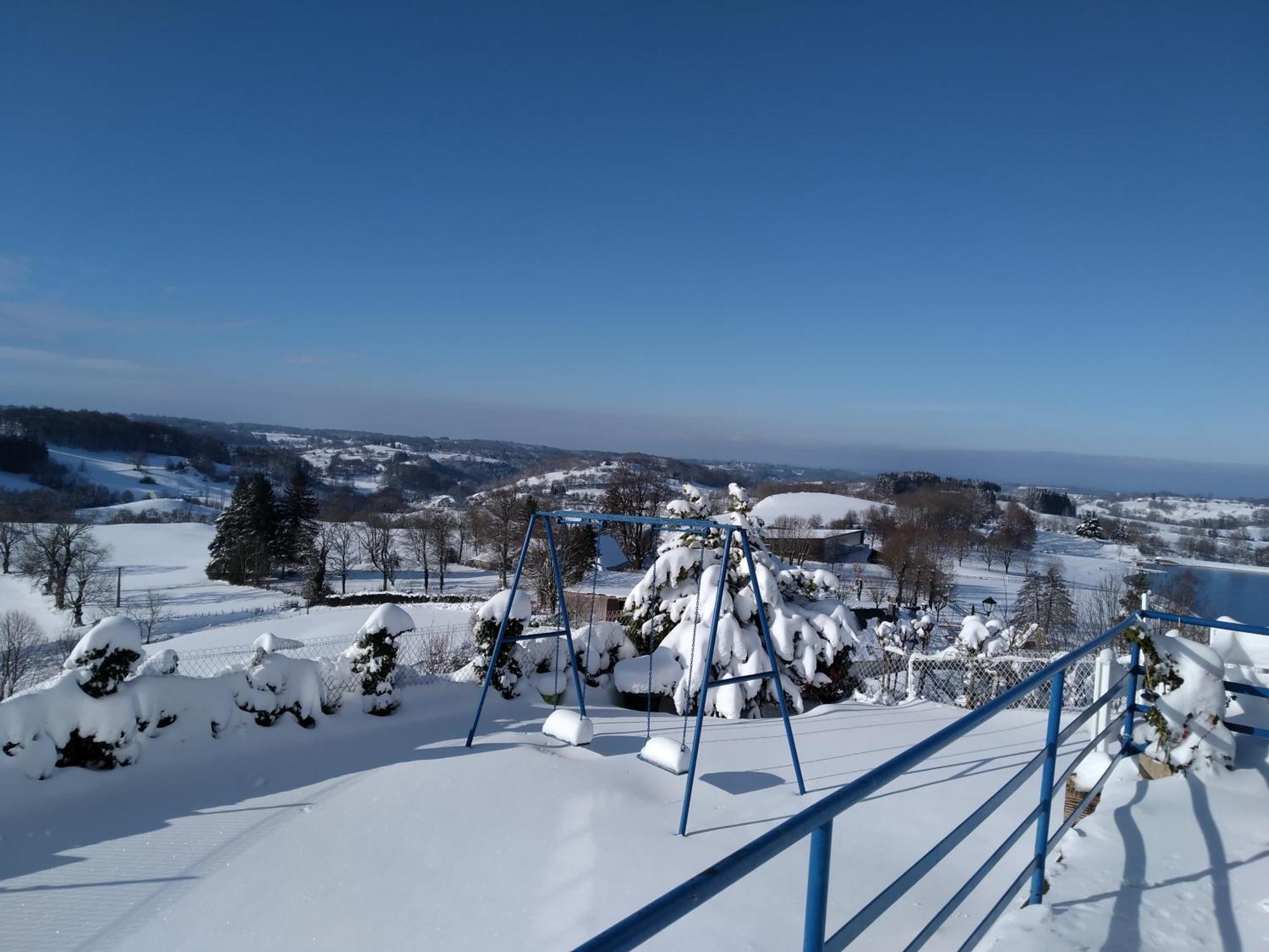 Le Lac, La Neige,La Vue La Tour-dʼAuvergne Екстериор снимка